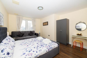 Two bed Apartment near Canary Wharf